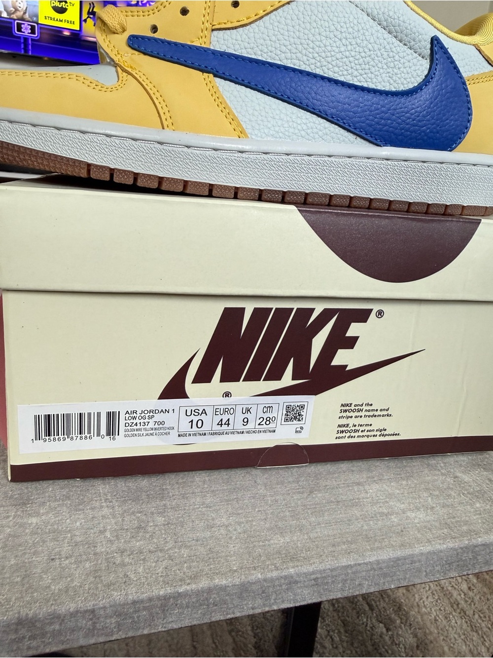 Jordan 1 Low Travis Scott Canary - Picture 7 of 10